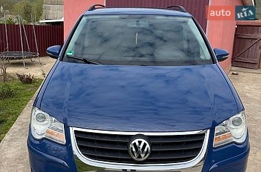 Минивэн Volkswagen Touran 2009 в Новоднестровске