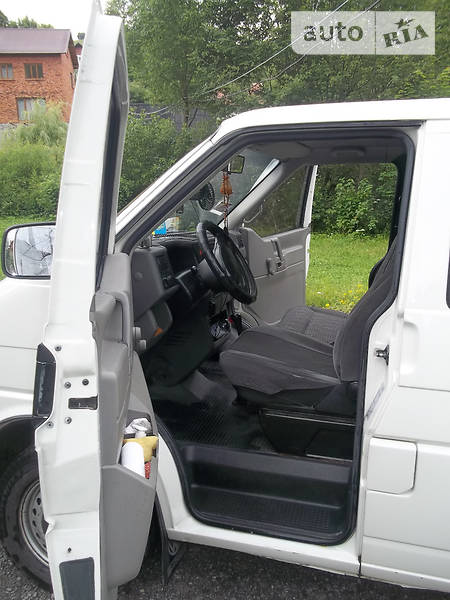 Минивэн Volkswagen Transporter 2000 в Сколе