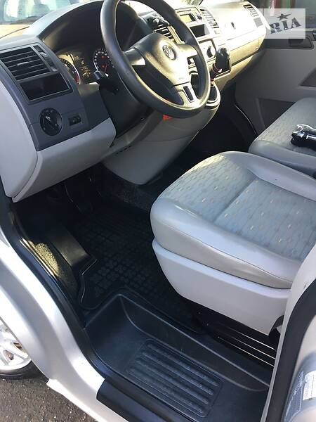 Вантажопасажирський фургон Volkswagen Transporter 2011 в Хусті
