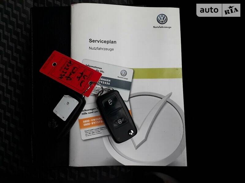 Вантажопасажирський фургон Volkswagen Transporter 2015 в Луцьку