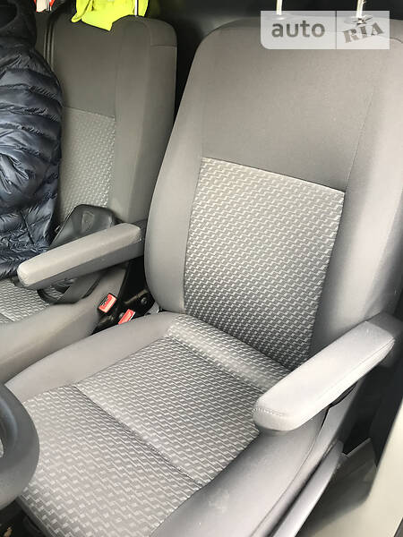 Вантажопасажирський фургон Volkswagen Transporter 2015 в Луцьку