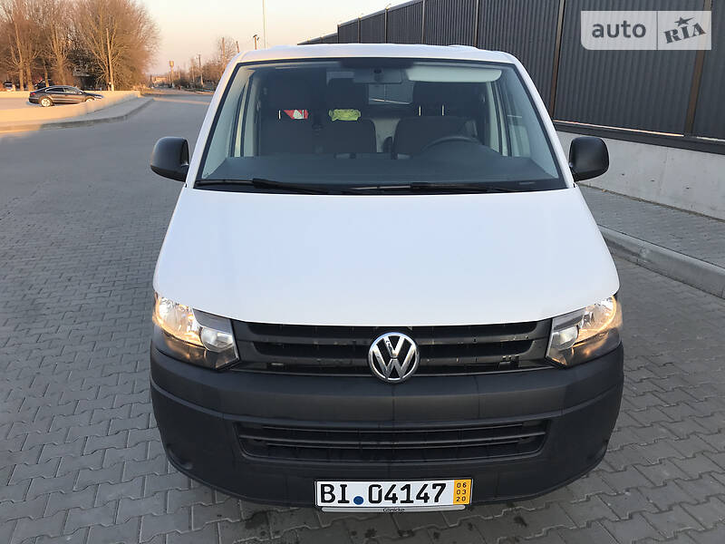 Вантажопасажирський фургон Volkswagen Transporter 2015 в Луцьку