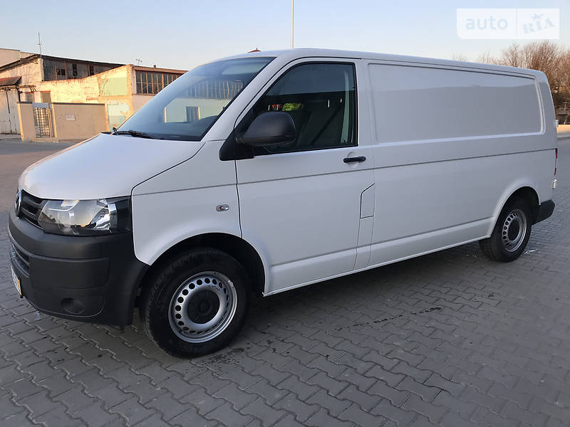Вантажопасажирський фургон Volkswagen Transporter 2015 в Луцьку