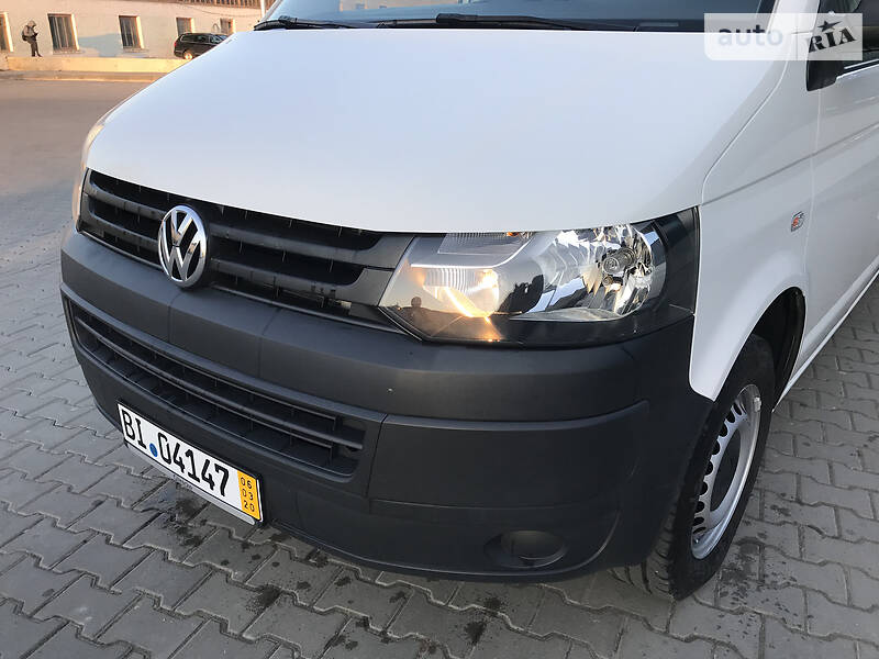 Вантажопасажирський фургон Volkswagen Transporter 2015 в Луцьку