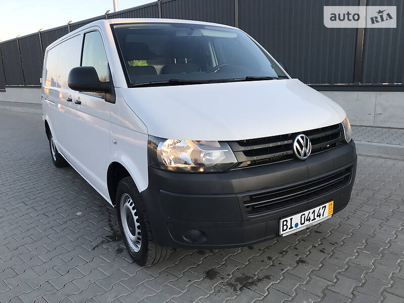 Вантажопасажирський фургон Volkswagen Transporter 2015 в Луцьку