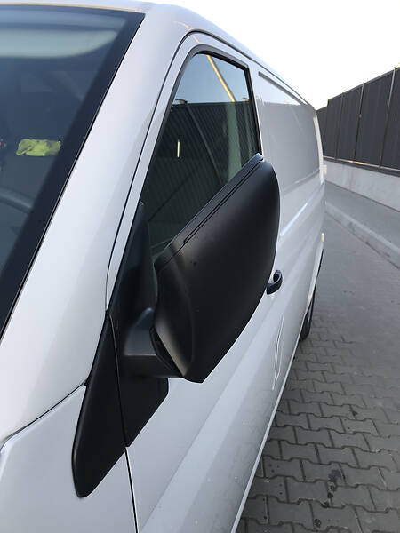 Вантажопасажирський фургон Volkswagen Transporter 2015 в Луцьку