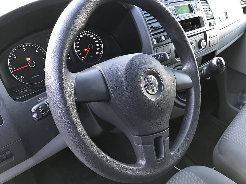 Вантажопасажирський фургон Volkswagen Transporter 2015 в Луцьку