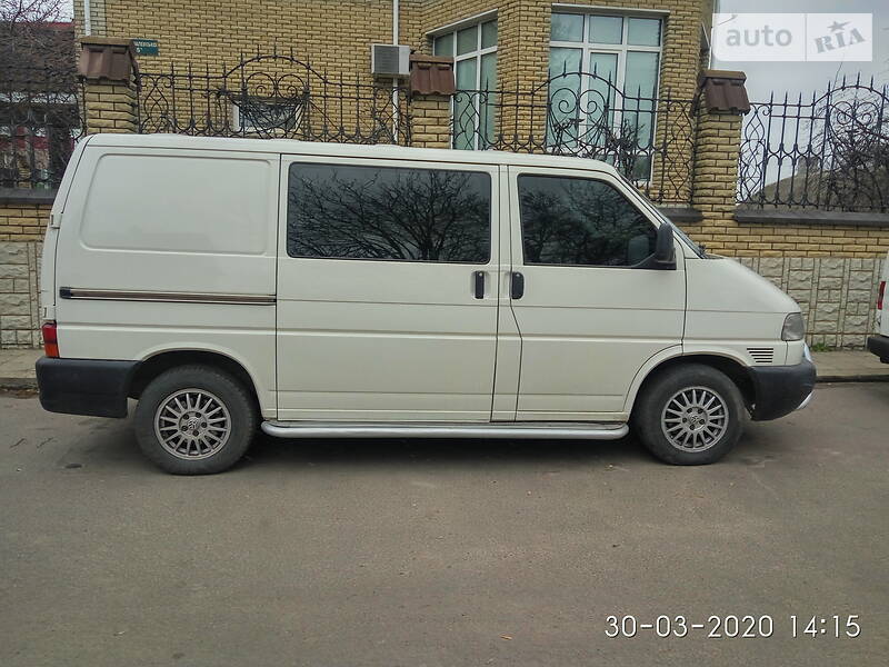 Вантажопасажирський фургон Volkswagen Transporter 2002 в Рівному