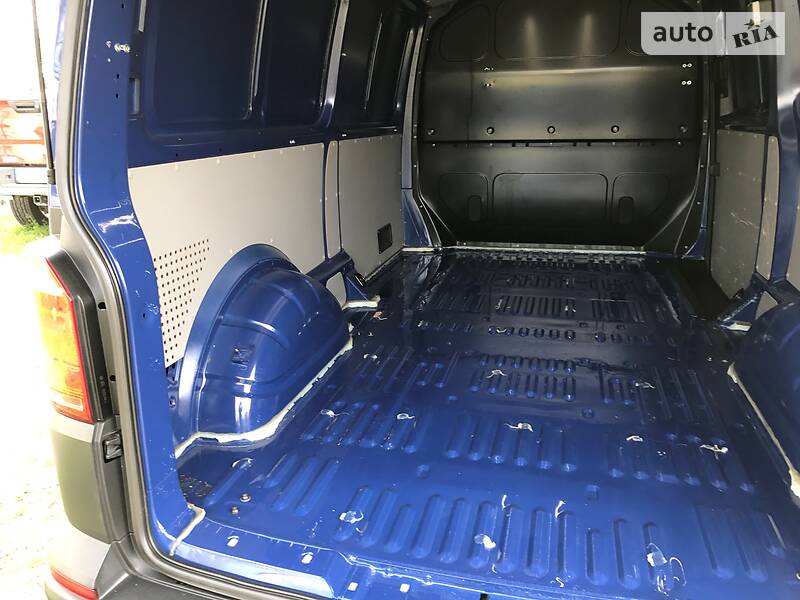 Вантажопасажирський фургон Volkswagen Transporter 2016 в Одесі