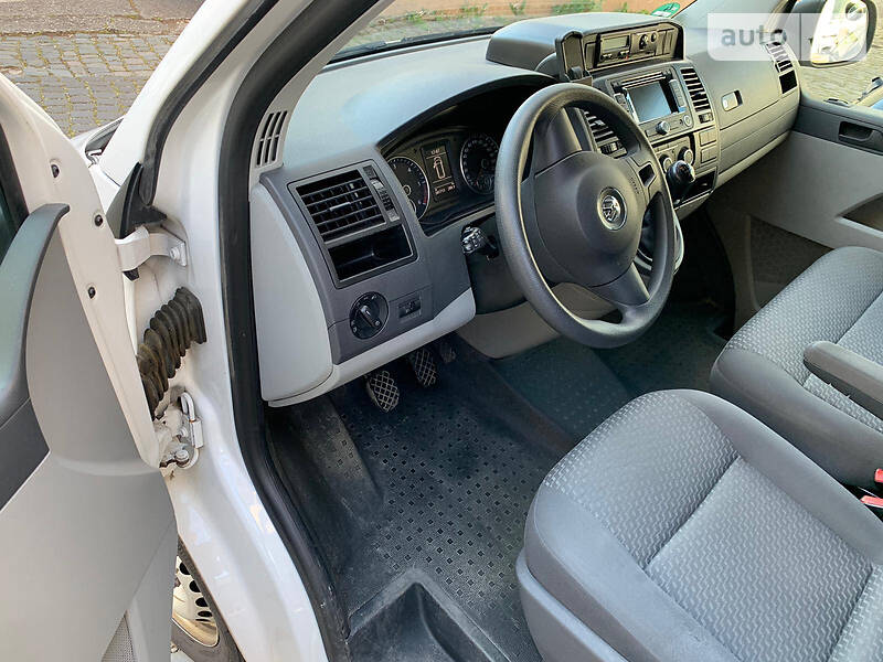 Вантажопасажирський фургон Volkswagen Transporter 2015 в Луцьку