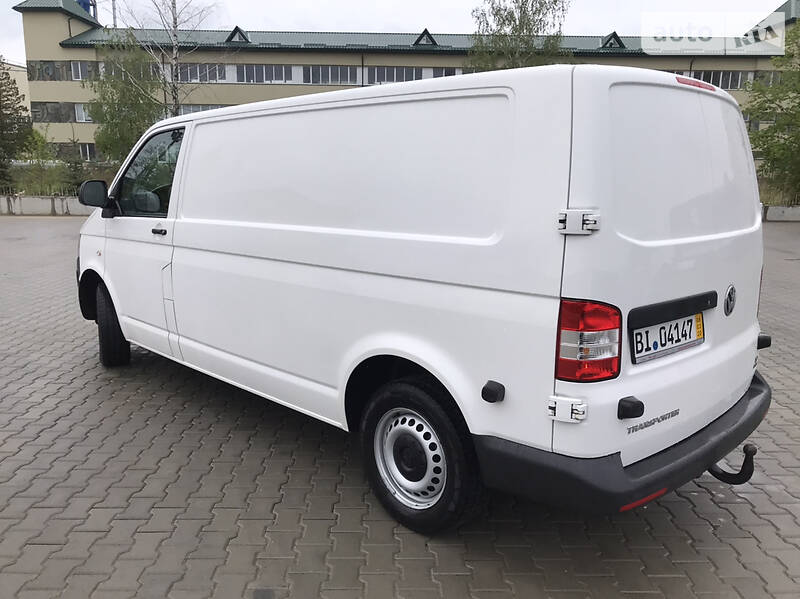 Вантажопасажирський фургон Volkswagen Transporter 2015 в Луцьку
