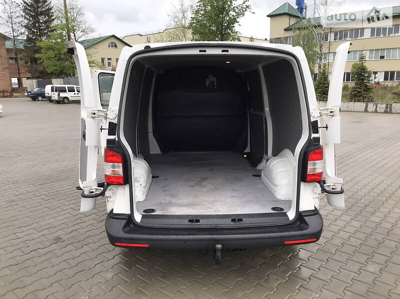 Вантажопасажирський фургон Volkswagen Transporter 2015 в Луцьку