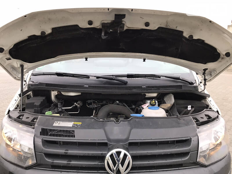 Вантажопасажирський фургон Volkswagen Transporter 2015 в Луцьку