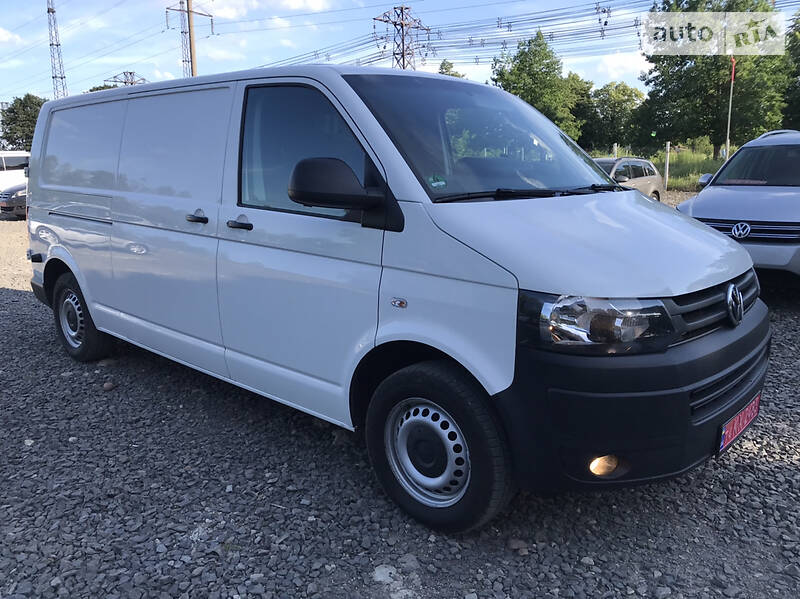 Вантажопасажирський фургон Volkswagen Transporter 2015 в Луцьку