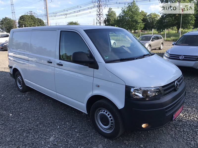 Вантажопасажирський фургон Volkswagen Transporter 2015 в Луцьку