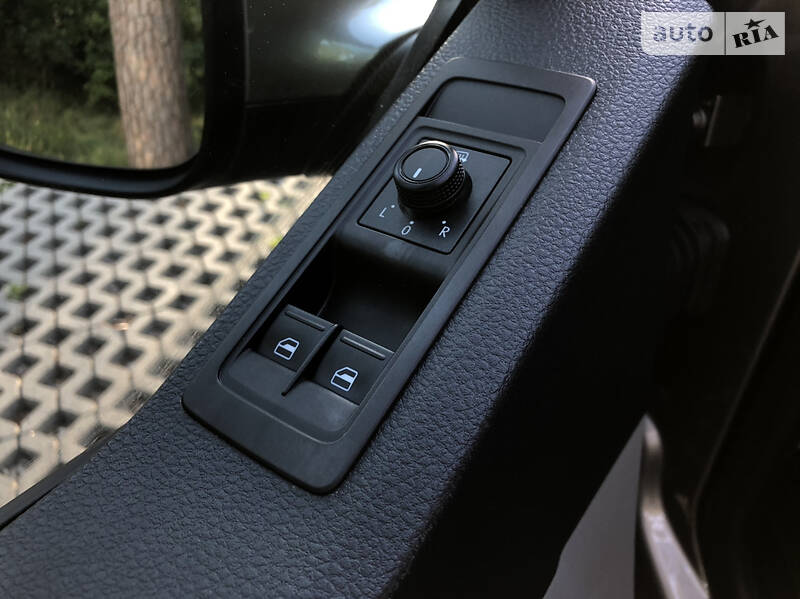 Вантажопасажирський фургон Volkswagen Transporter 2016 в Бучі