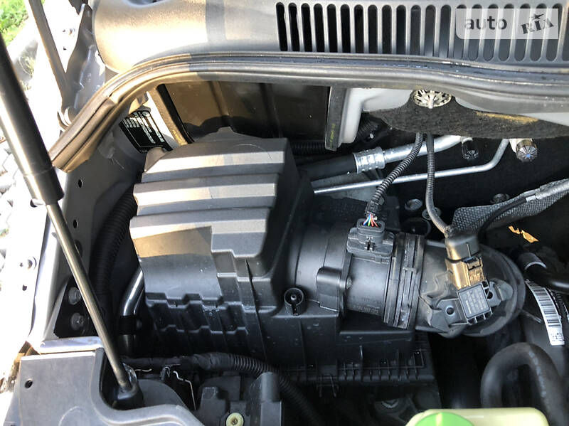 Вантажопасажирський фургон Volkswagen Transporter 2016 в Бучі