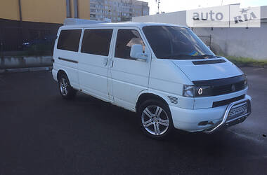 Вантажопасажирський фургон Volkswagen Transporter 2000 в 