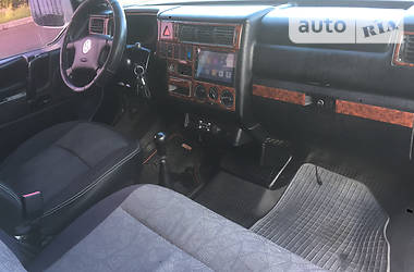 Вантажопасажирський фургон Volkswagen Transporter 2000 в 