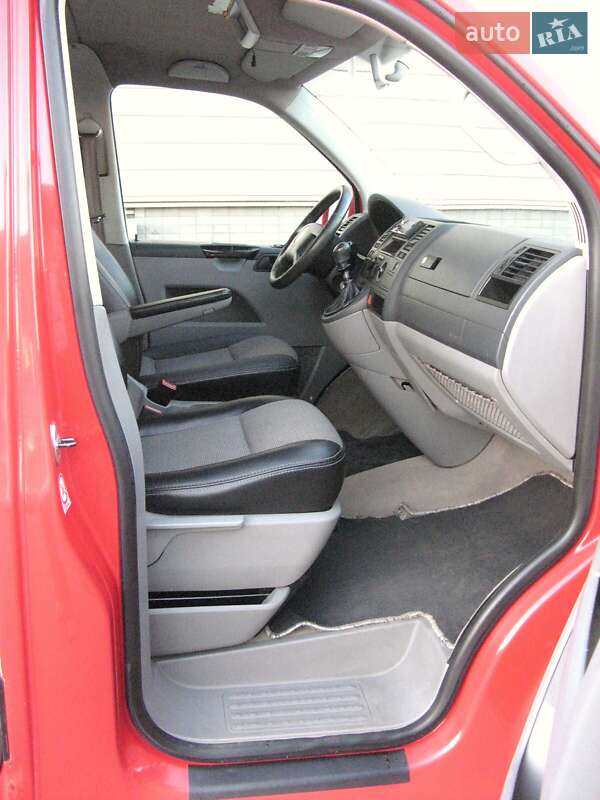 Минивэн Volkswagen Transporter 2004 в Ровно