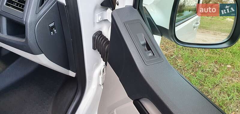 Минивэн Volkswagen Transporter 2016 в Кропивницком