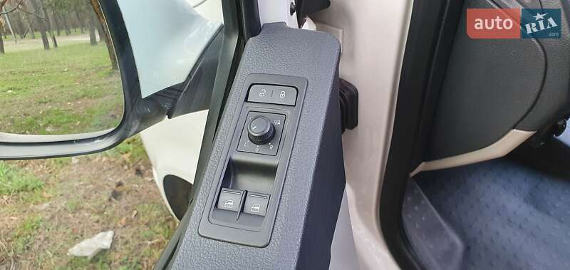 Минивэн Volkswagen Transporter 2016 в Кропивницком
