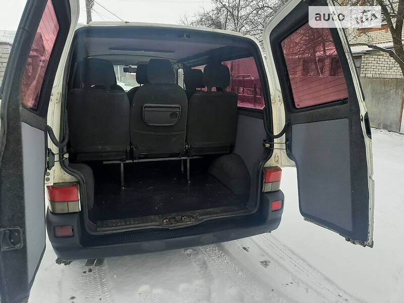 Универсал Volkswagen Transporter 1997 в Казатине