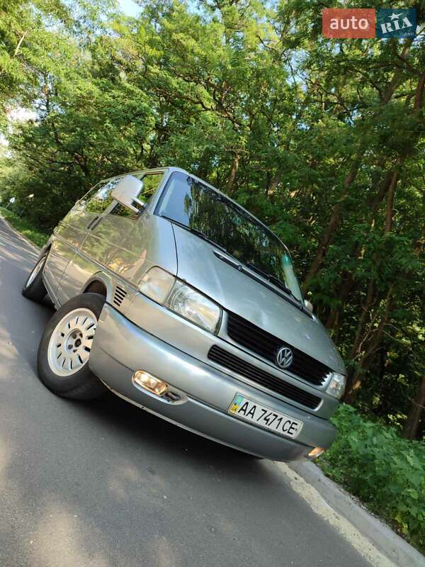 Седан Volkswagen Transporter 2000 в Киеве