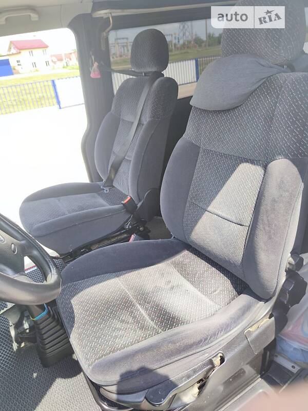 Универсал Volkswagen Transporter 2003 в Нововолынске