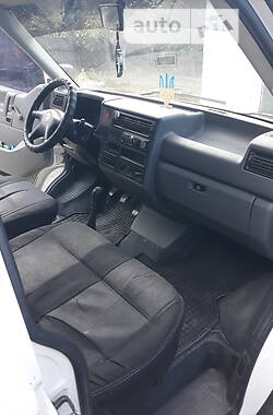 Мінівен Volkswagen Transporter 2000 в 