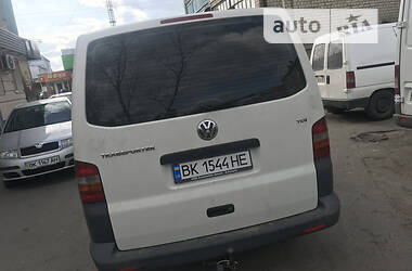 Грузовой фургон Volkswagen Transporter 2006 в Сарнах