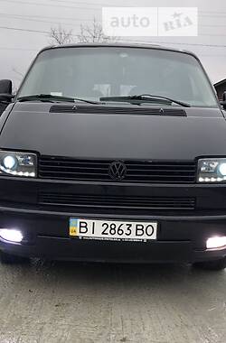 Вантажопасажирський фургон Volkswagen Transporter 2000 в 