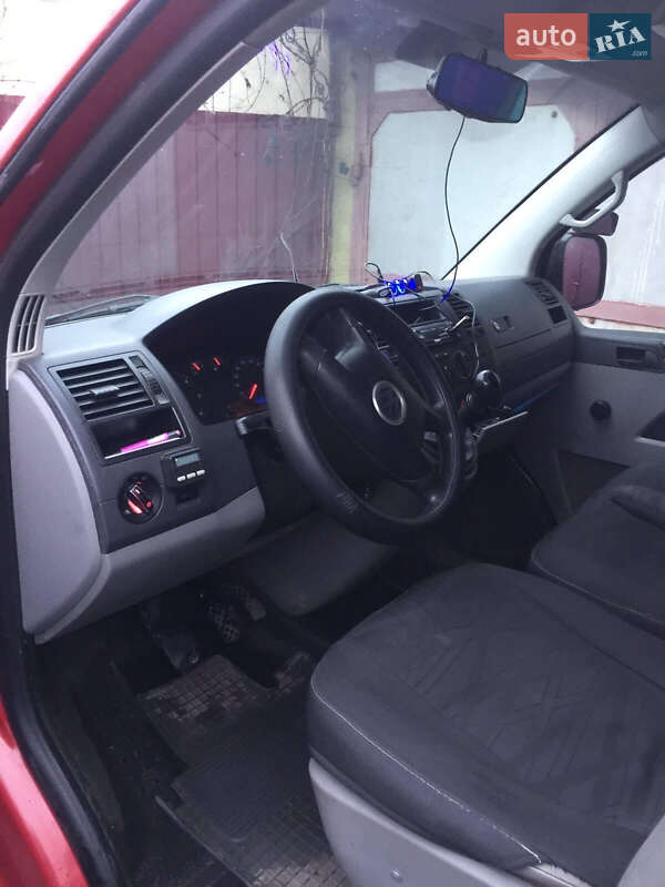 Минивэн Volkswagen Transporter 2004 в Нововолынске