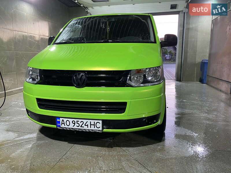 Минивэн Volkswagen Transporter 2009 в Рахове