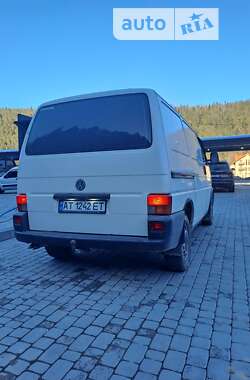 Грузовой фургон Volkswagen Transporter 2001 в Яремче