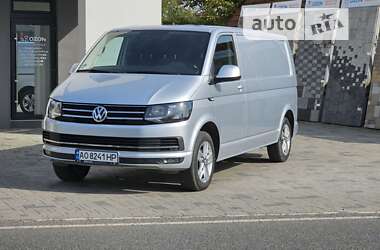 Вантажний фургон Volkswagen Transporter 2016 в Іршаві