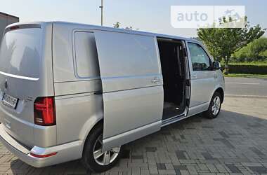 Вантажний фургон Volkswagen Transporter 2016 в Іршаві