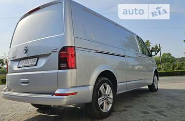 Вантажний фургон Volkswagen Transporter 2016 в Іршаві