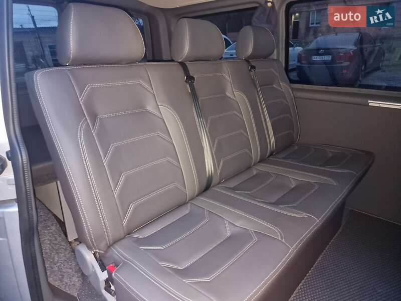 Грузопассажирский фургон Volkswagen Transporter 2011 в Бердичеве