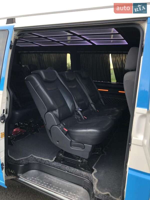 Минивэн Volkswagen Transporter 2000 в Черновцах