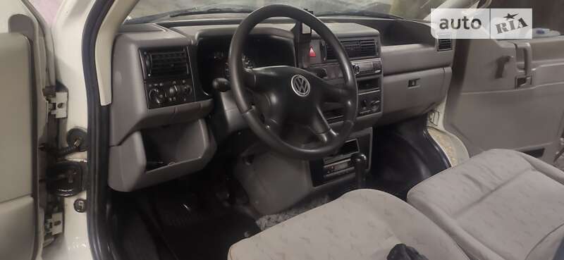Вантажний фургон Volkswagen Transporter 2003 в Чернігові
