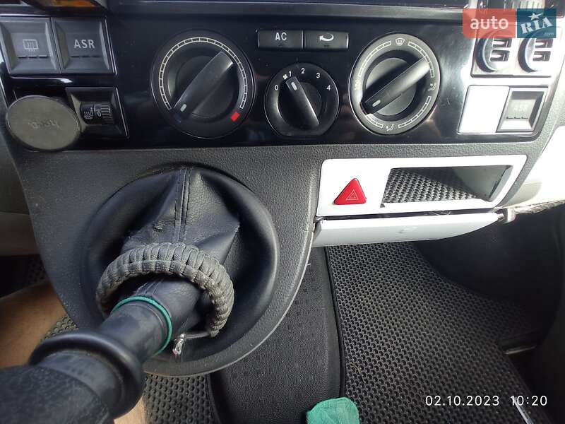 Минивэн Volkswagen Transporter 2005 в Ровно