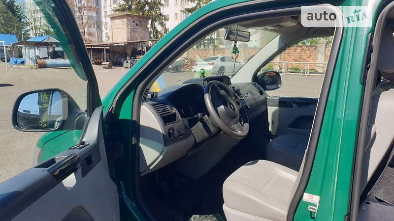 Мінівен Volkswagen Transporter 2011 в Ужгороді