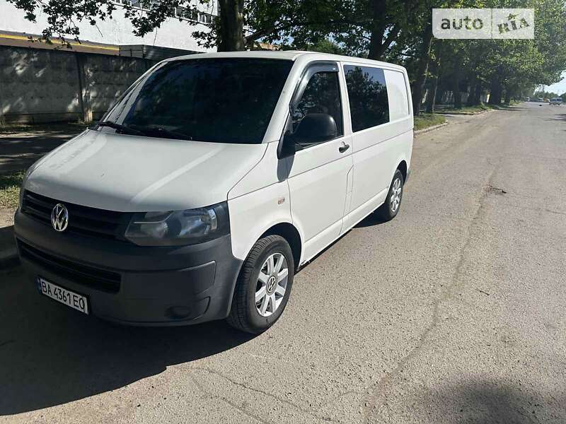 Вантажопасажирський фургон Volkswagen Transporter 2011 в Миколаєві