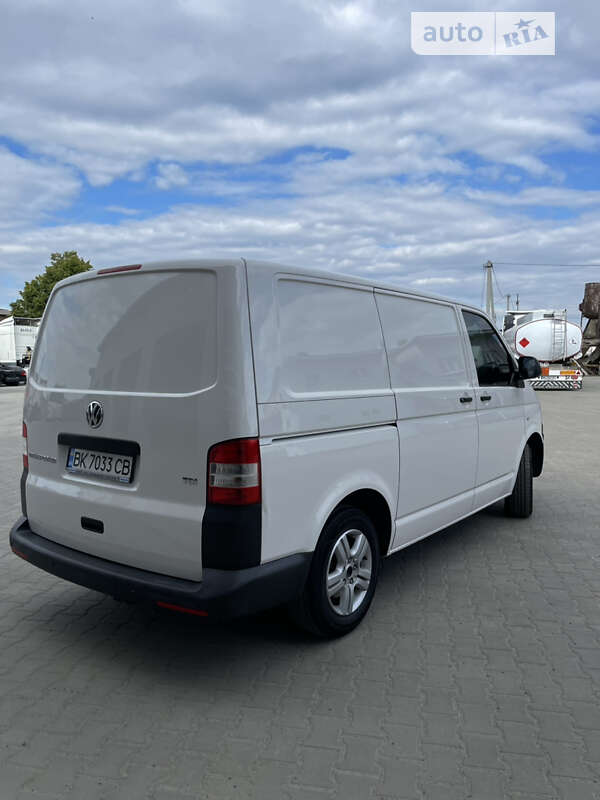 Грузовой фургон Volkswagen Transporter 2013 в Сарнах