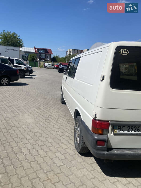 Минивэн Volkswagen Transporter 2000 в Рудки