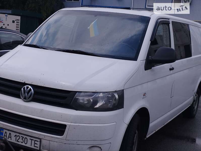 Вантажопасажирський фургон Volkswagen Transporter 2011 в Києві