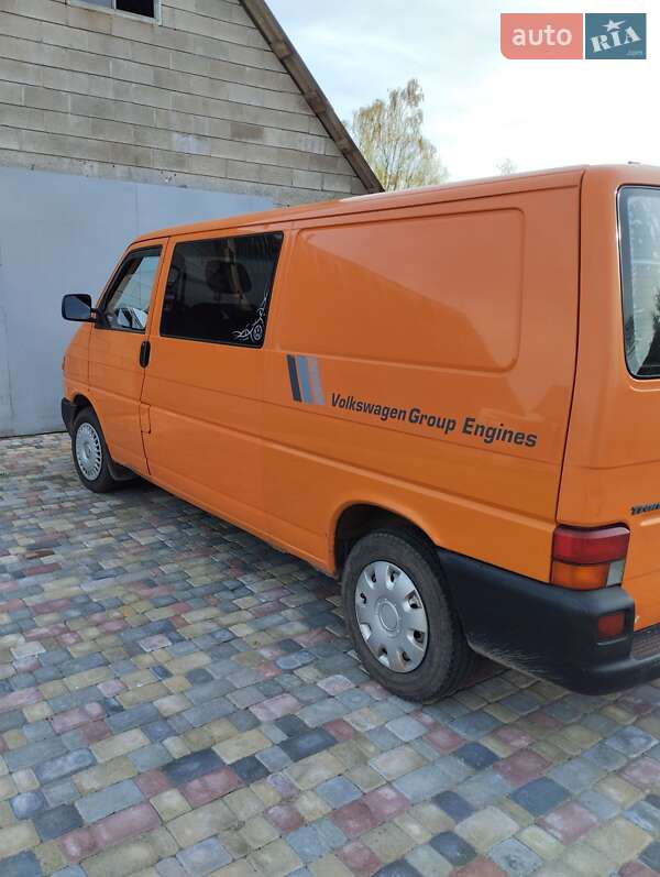 Минивэн Volkswagen Transporter 2000 в Вараше