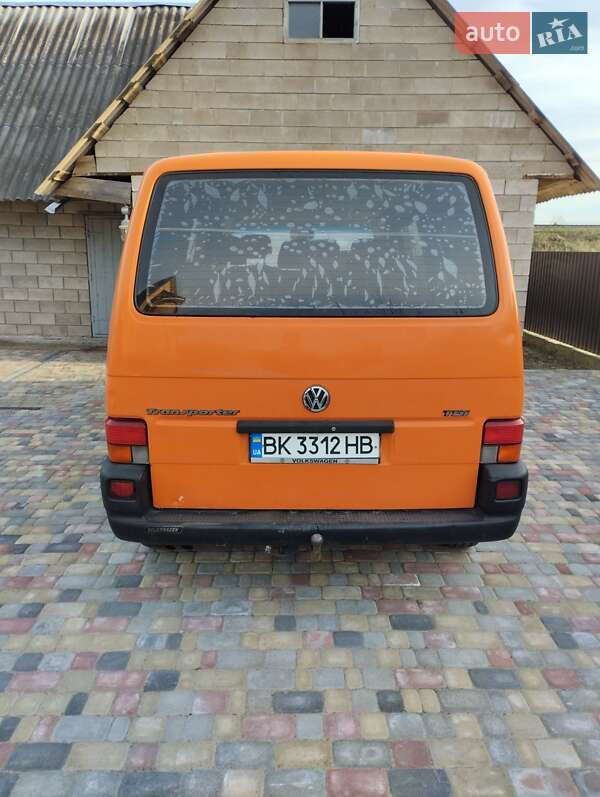 Минивэн Volkswagen Transporter 2000 в Вараше