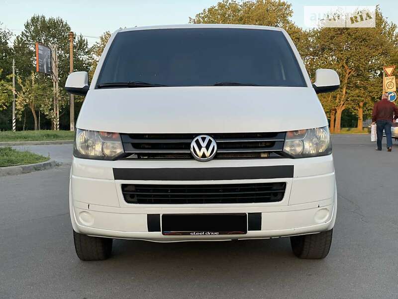 Вантажний фургон Volkswagen Transporter 2011 в Миколаєві